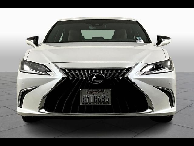 2022 Lexus ES 300h Luxury