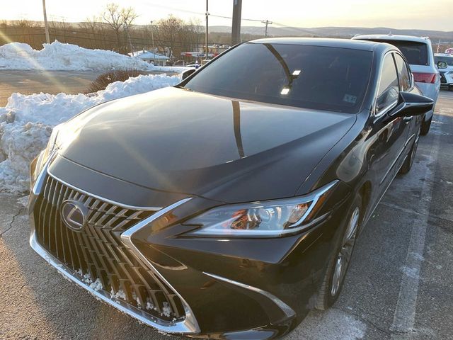 2022 Lexus ES 300h Luxury