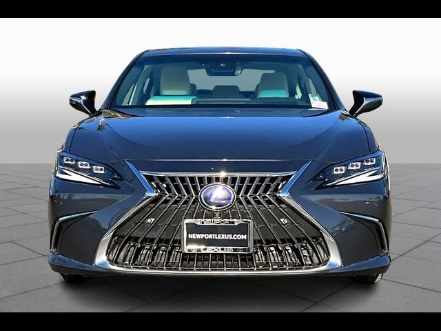 2022 Lexus ES 300h Luxury