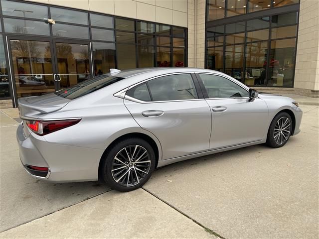 2022 Lexus ES 250