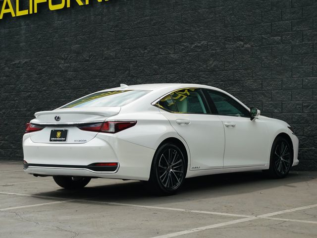 2022 Lexus ES 300h