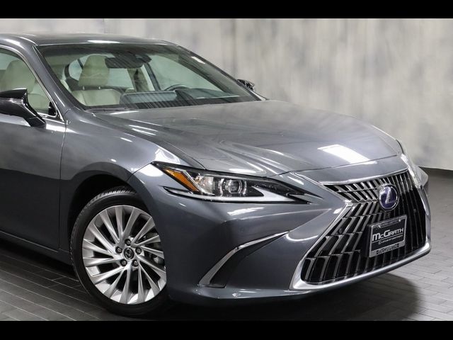 2022 Lexus ES 300h Luxury