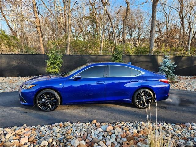 2022 Lexus ES 300h F Sport