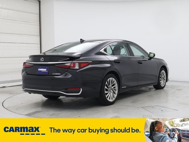 2022 Lexus ES 300h Luxury