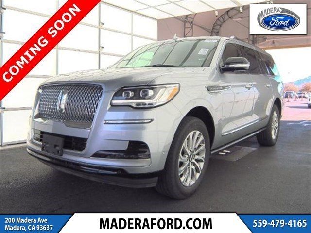 2022 Lincoln Navigator L Standard