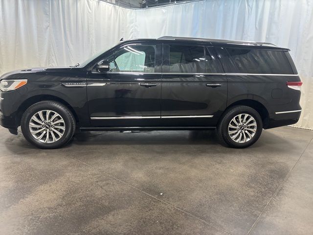 2022 Lincoln Navigator L Standard