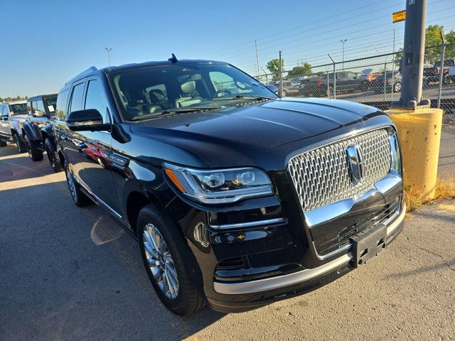 2022 Lincoln Navigator L Standard