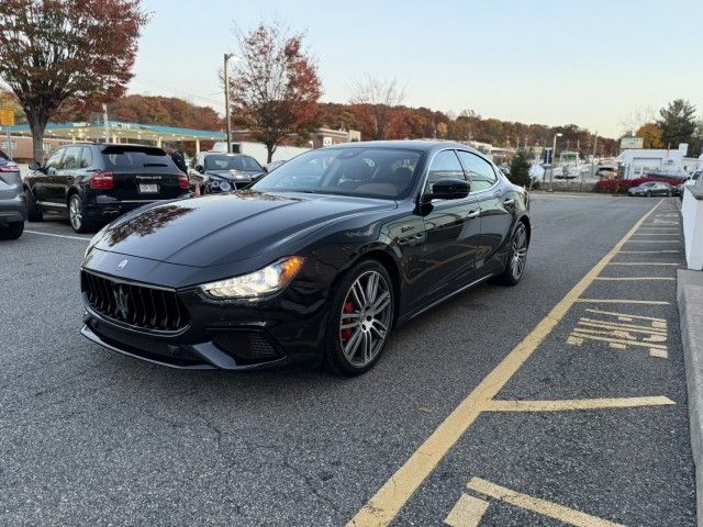 2022 Maserati Ghibli Modena Q4