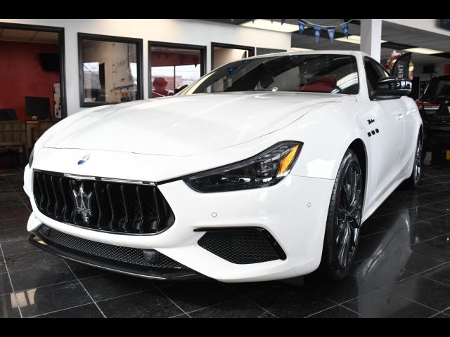 2022 Maserati Ghibli Modena Q4