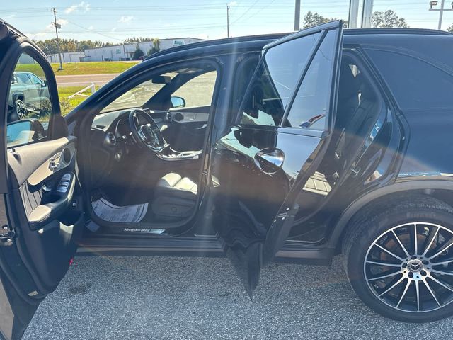 2022 Mercedes-Benz GLC 300