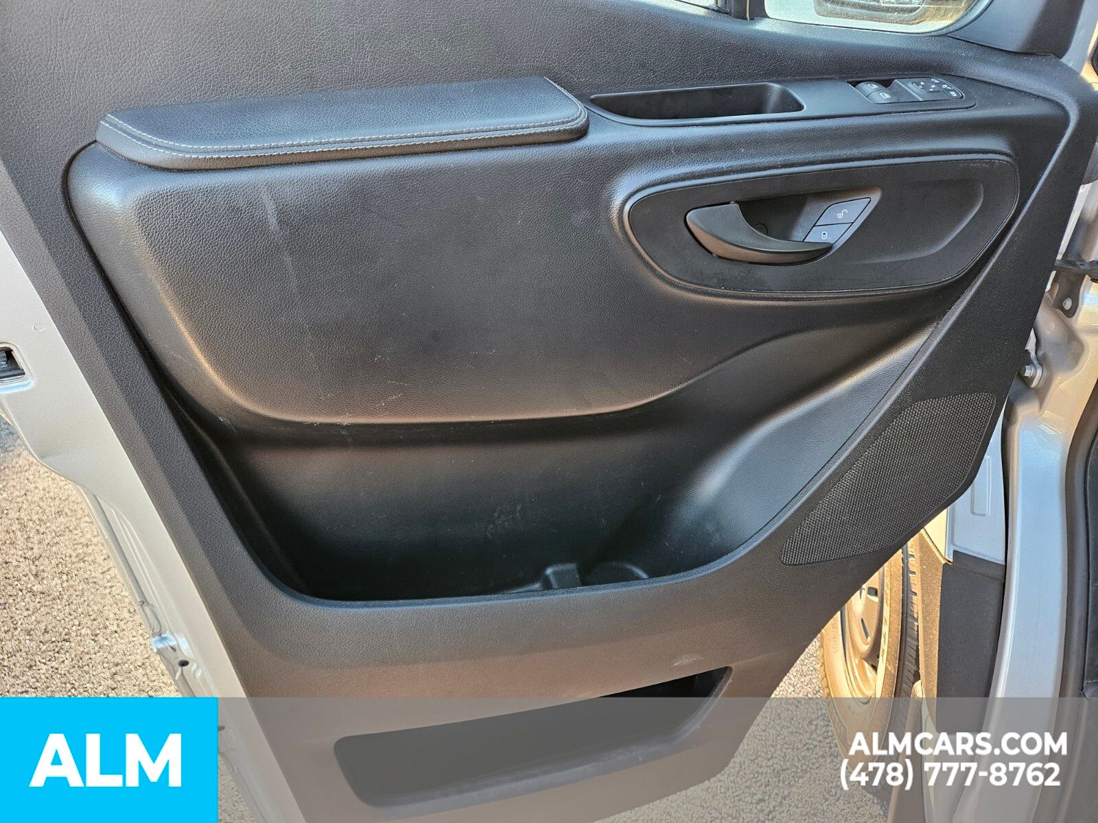 Vehicle image 17 of 24