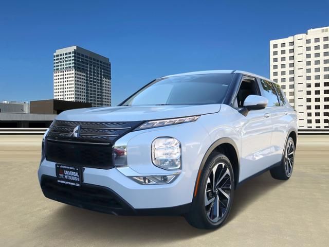 2022 Mitsubishi Outlander ES