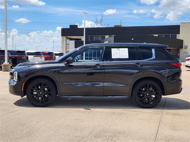 2022 Mitsubishi Outlander Black Edition