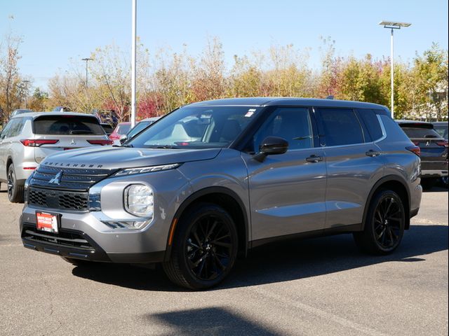 2022 Mitsubishi Outlander Black Edition