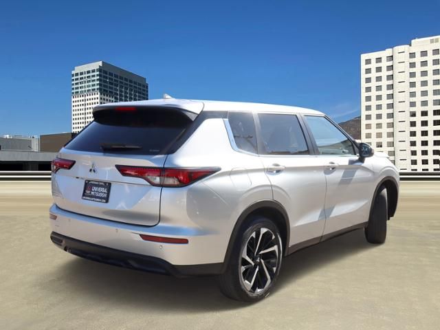 2022 Mitsubishi Outlander ES