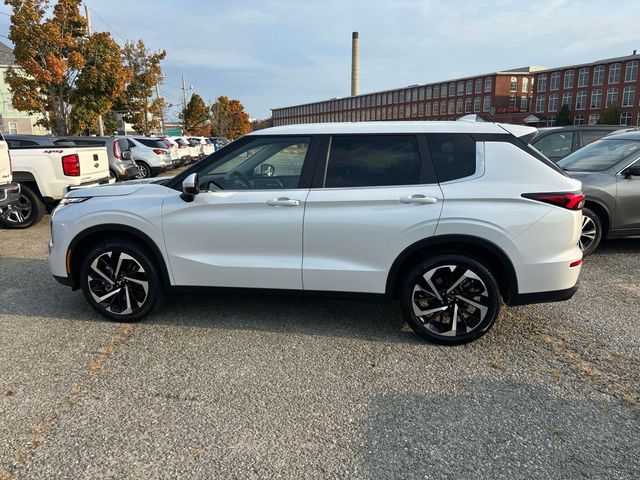 2022 Mitsubishi Outlander ES