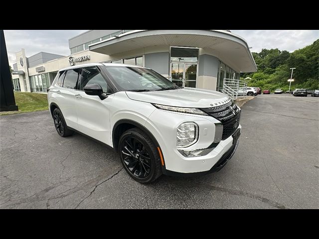 2022 Mitsubishi Outlander Black Edition