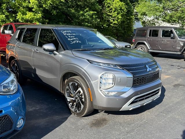 2022 Mitsubishi Outlander SE