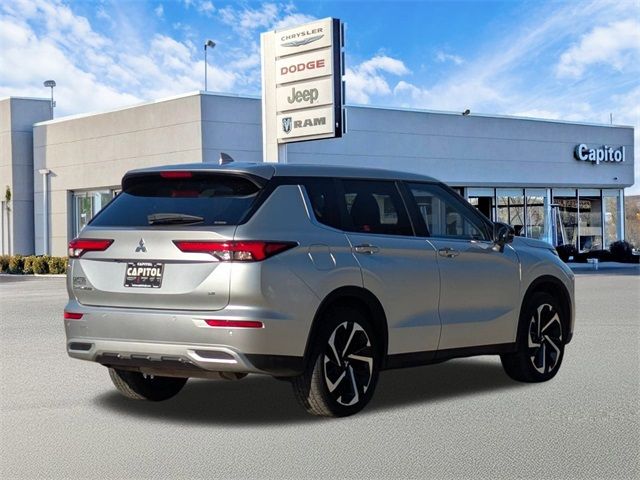 2022 Mitsubishi Outlander SE