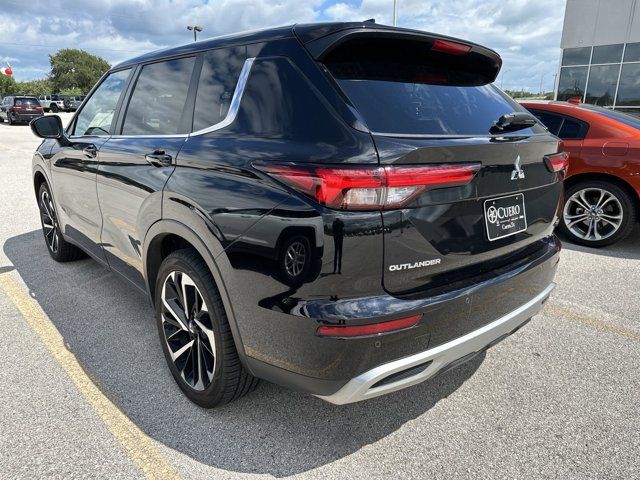 2022 Mitsubishi Outlander Black Edition