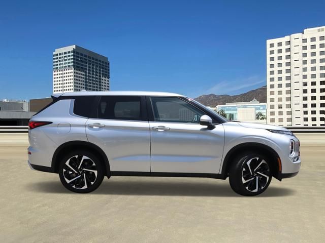 2022 Mitsubishi Outlander SE