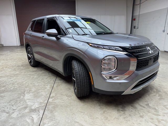 2022 Mitsubishi Outlander Black Edition