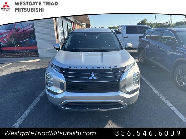 2022 Mitsubishi Outlander ES