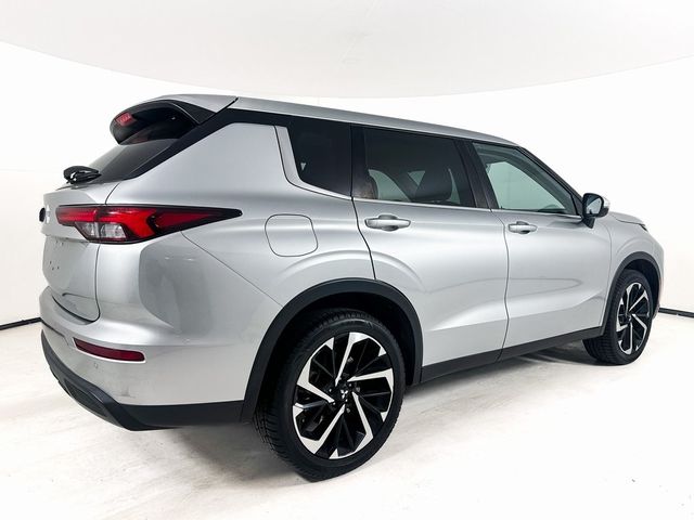 2022 Mitsubishi Outlander ES