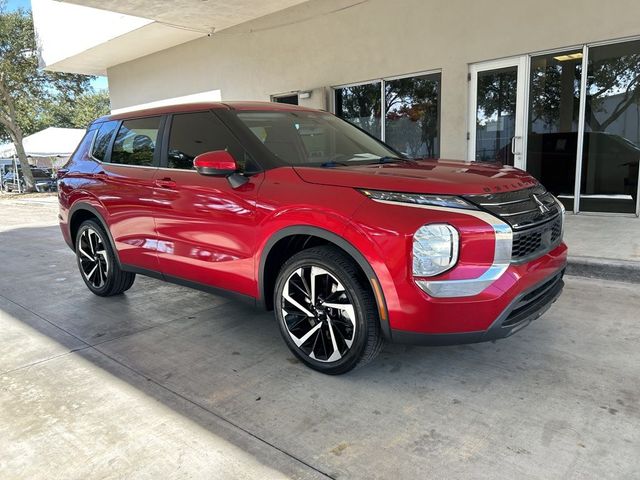 2022 Mitsubishi Outlander ES