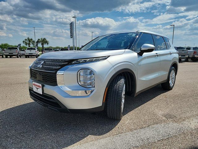 2022 Mitsubishi Outlander ES