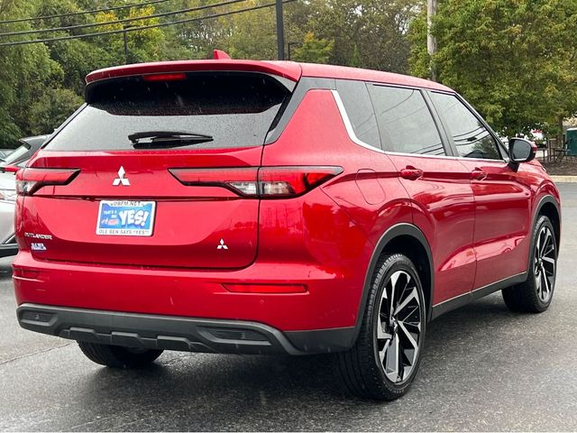 2022 Mitsubishi Outlander ES