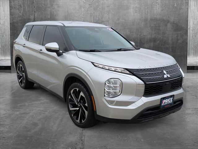 2022 Mitsubishi Outlander ES