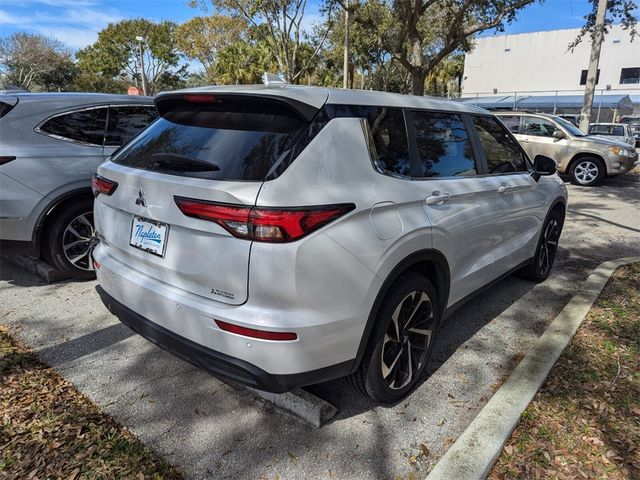 2022 Mitsubishi Outlander ES