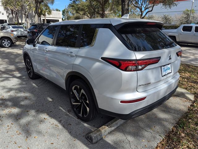 2022 Mitsubishi Outlander ES