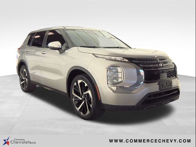 2022 Mitsubishi Outlander ES