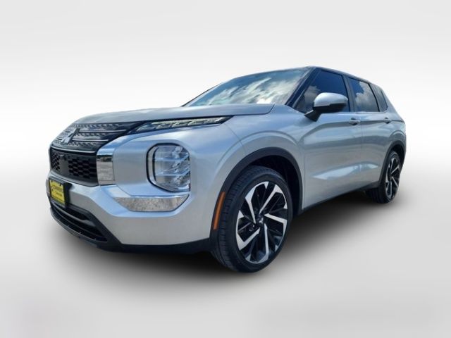 2022 Mitsubishi Outlander ES