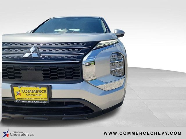 2022 Mitsubishi Outlander ES