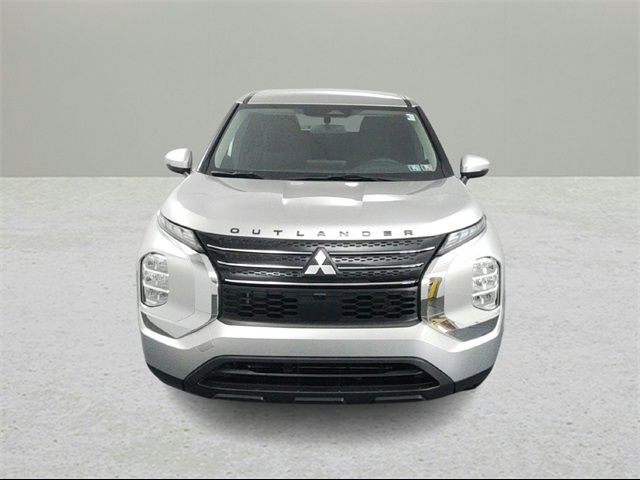 2022 Mitsubishi Outlander ES