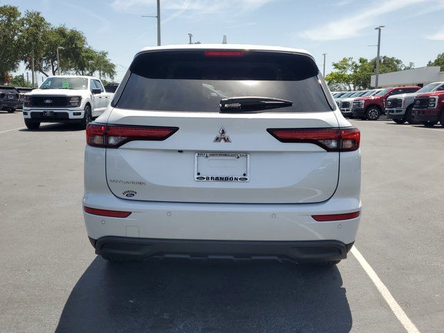 2022 Mitsubishi Outlander ES