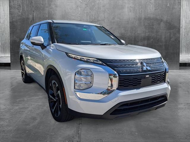 2022 Mitsubishi Outlander ES