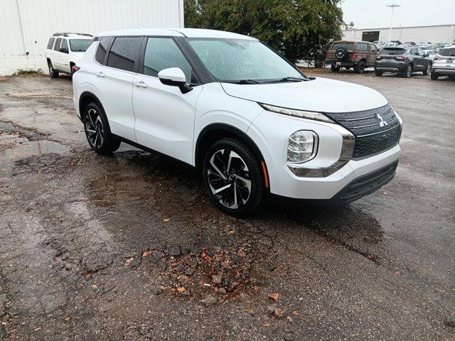 2022 Mitsubishi Outlander ES