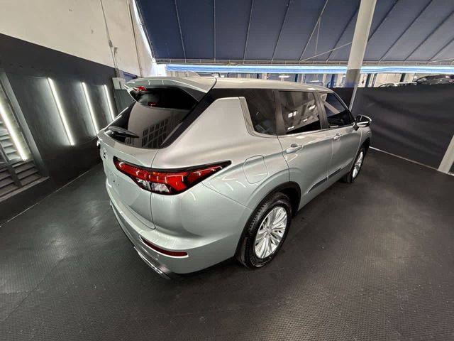 2022 Mitsubishi Outlander ES