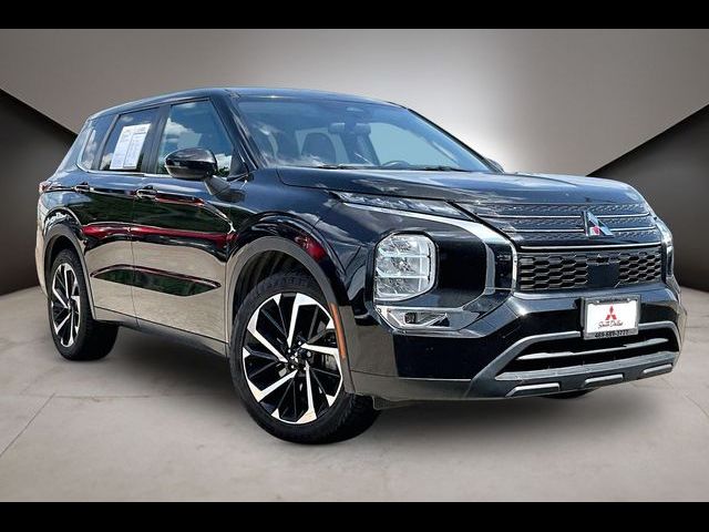2022 Mitsubishi Outlander ES