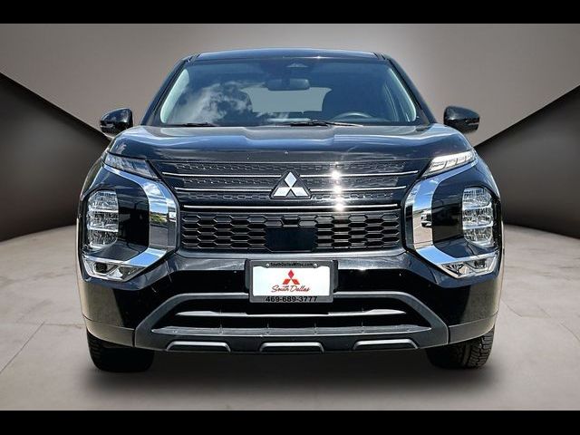 2022 Mitsubishi Outlander ES