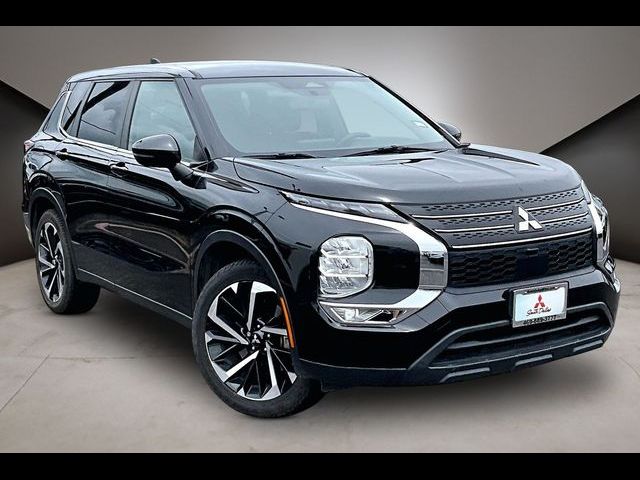 2022 Mitsubishi Outlander ES