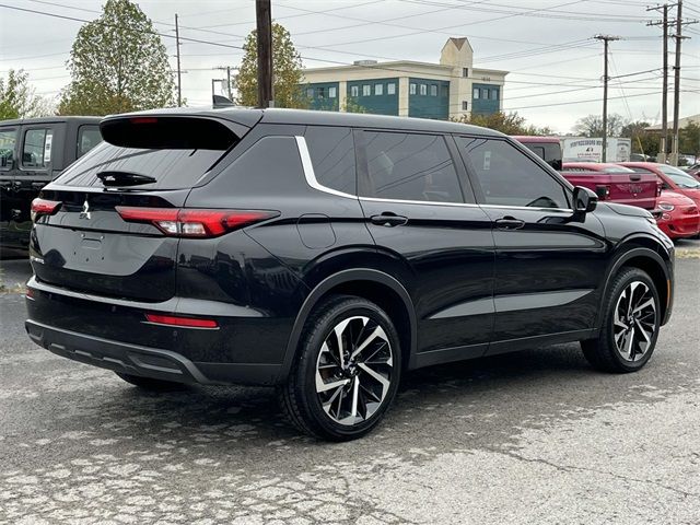 2022 Mitsubishi Outlander ES