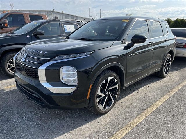 2022 Mitsubishi Outlander ES