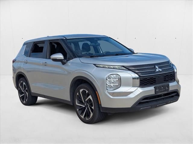 2022 Mitsubishi Outlander ES