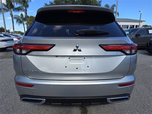 2022 Mitsubishi Outlander ES