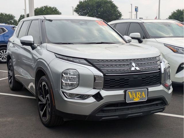 2022 Mitsubishi Outlander ES